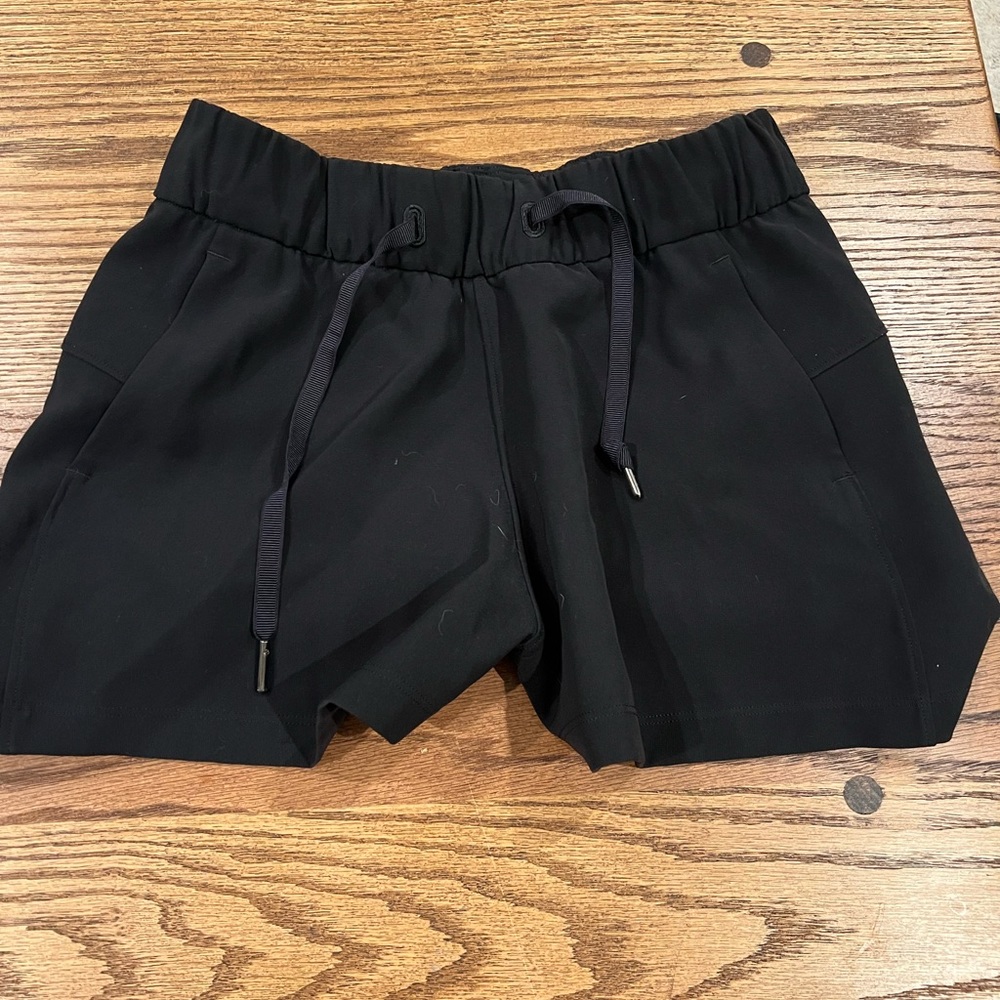 BLACK LULULEMON SHORTS SIZE 2